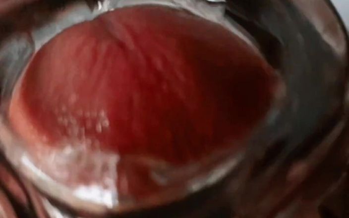 Youngandmature: Vidéo maison, un étalon solo se fait baiser par un jouet...