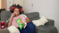 Cutiepiie Chubby: Cewek semok ini lagi dan sambil nonton tv