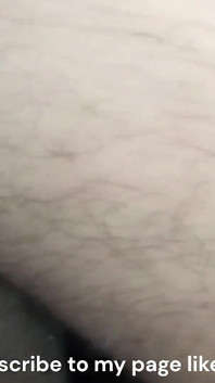 La matrigna condivide il letto con il figliastro e lascia che il figliastro la scopi