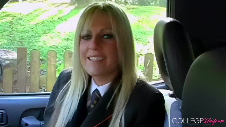 College Uniform: Intervista con laura vaughan