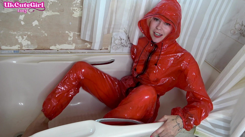 UKCuteGirl: Instrucțiuni de masturbare alunecoasă în costum de pvc: cremă, cremă, cremă și...