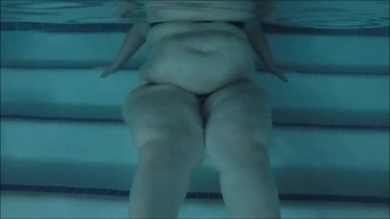 BBW Pleasures: Sualtı iri güzel kadın kalçalarını sallıyor