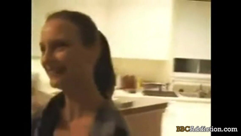 My BBC Addiction: 大黑鸡巴上瘾 - 100% 业余和自制色情视频。熟女沉迷于大黑屌和跨人种敲打。