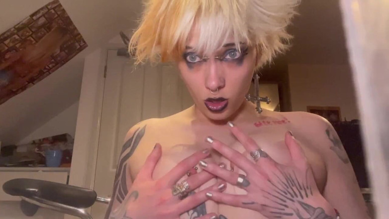 Glitterqueen1999: Du lügt über deinen schwanz! Goth tinder date schneidet deinen schwanz...