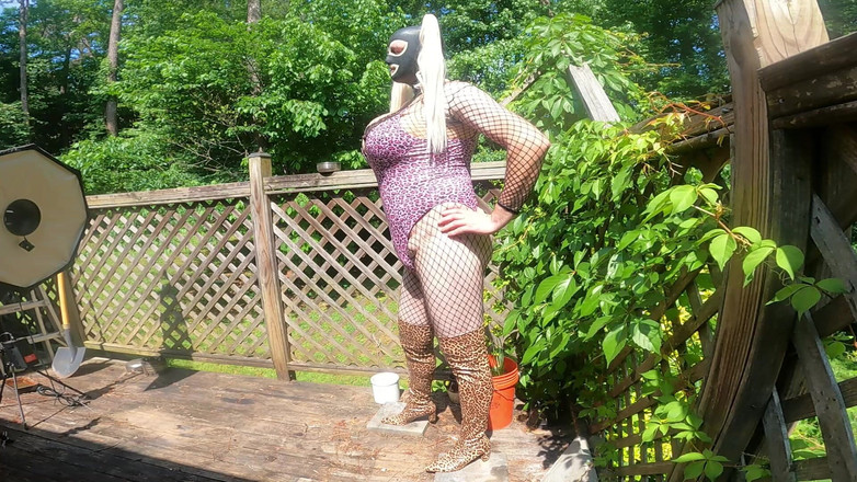 Jon Screcrow: Riesige falsche titten jon scarecrow bts Fotoshoot wichsen, abspritzen ende