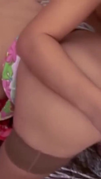 Gadis-gadis panas bermain dengan dildo hitam