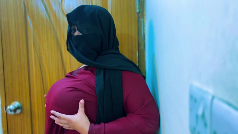 Aria Mia: Egyptian Hot Maid Gets Super Horny &amp; Start Masturbat in Office...