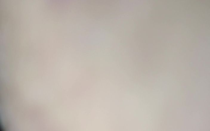 AngyAmazon: 我的绿帽男在内射了我后玩弄我的阴户和我公牛的鸡巴
