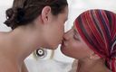 Lesbo Tube: Lesbische lust im badezimmer