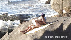 Amateurs videos: ビーチで彼女の夫に浮気温泉妻