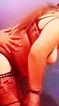 Fudendo madura avó em pé chupa pau e bunda e gosta