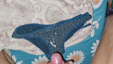 Nickey: पतला बहिन लड़का सौतेली मम्मी की पैंटी और पैंटी पर वीर्य का उपयोग करके हस्तमैथुन कर रहा है