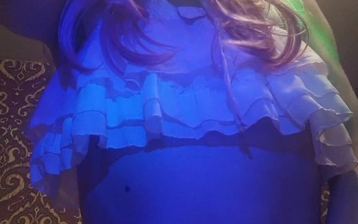 violet_bisex: Violet's travestiet danst.