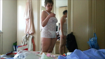 Xviewer: Erotic outfit fitting