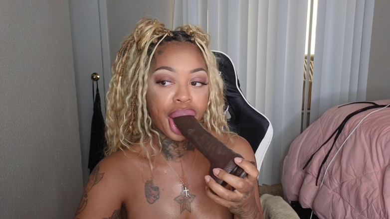 Spoiledprincessxx: Sugând o neagră mare