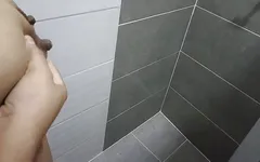 秘书知道如何用她的哺乳期大奶子引起我的注意