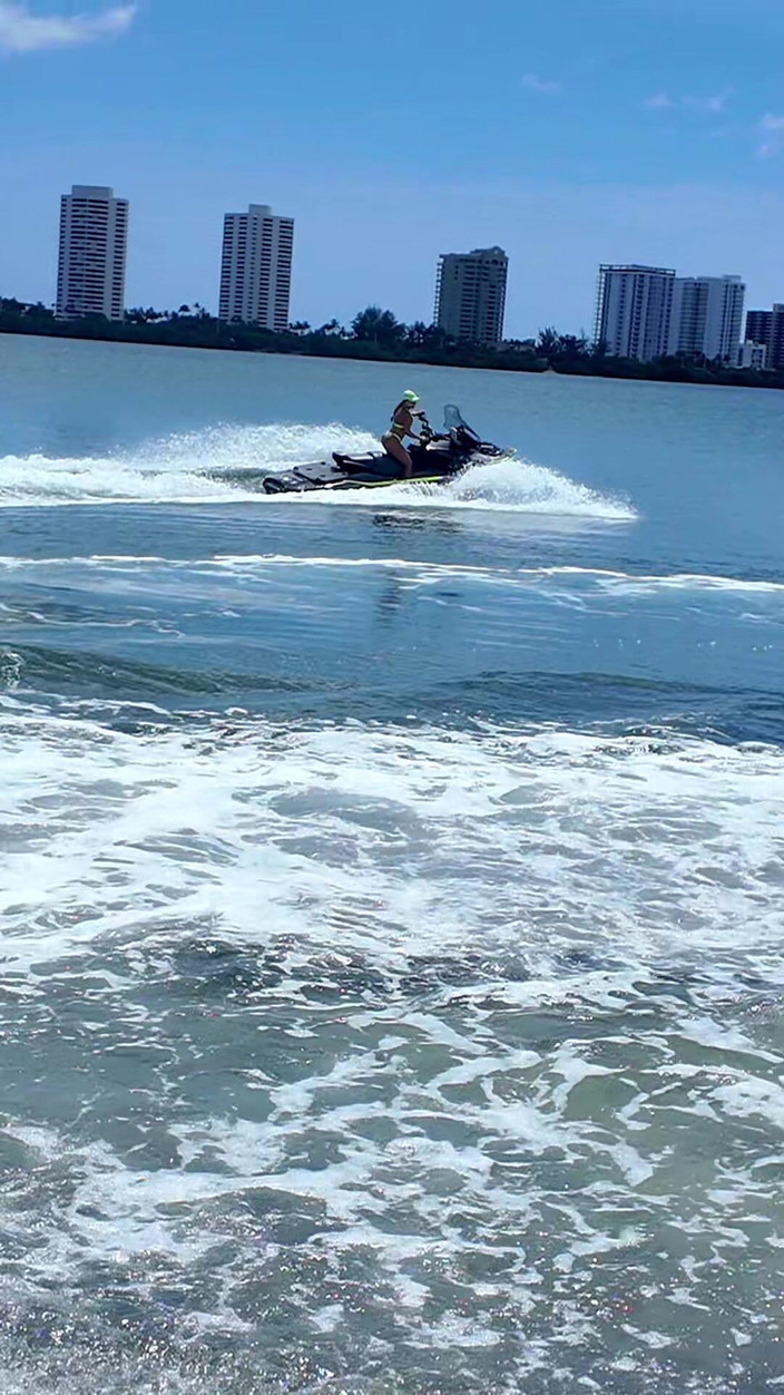 BrandySalazar: De lul van mijn jetski-instructeur zuigen en neuken op het...