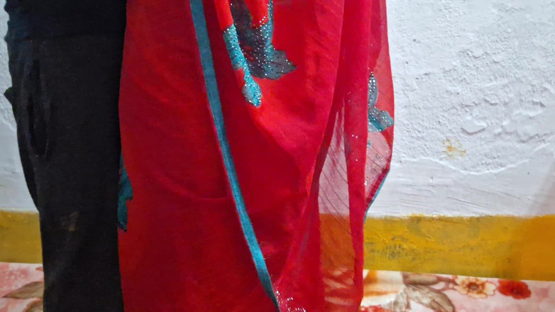 Busty Banuu: Adik ipar pakai kain sari warna merah dientot sama abang...