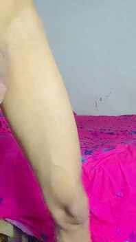 в ее комнате