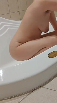 喉が渇いていますか?君に小便ができる