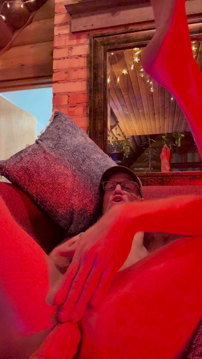 Douglas James: Runda 2 de masturbare solo a unei vide