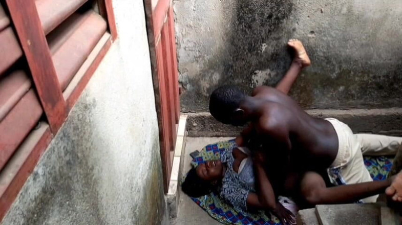 Pornsexlive: Ich ficke meine neue ehefrau in der ecke des hauses...