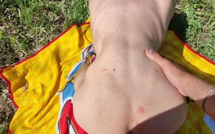 AlexGay: Leitosa maricas Femboy Hungrily fode com tio vizinho!