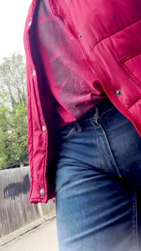 Ut Går Kommando Och Monsteret Inuti Mina Jeans Utbuktar
