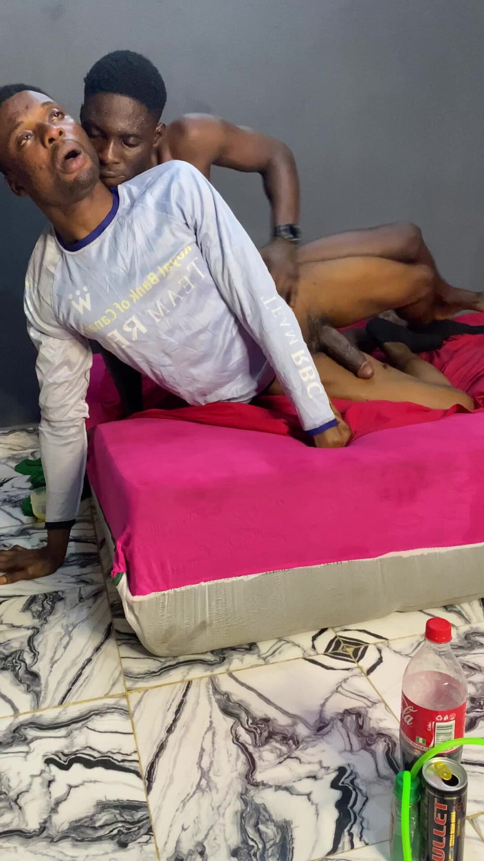 assdriller50: 黑人男友戳我男人的阴户