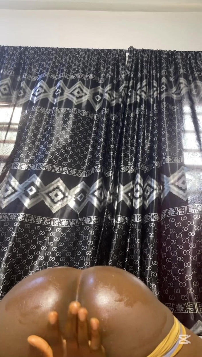 Aded-Toxic: Gemene sexy singure acasă devin obraznice 1