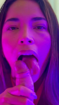POV Kouření V Neonovém Světle Od Latinskoamerické Pornohvězdy Mianins