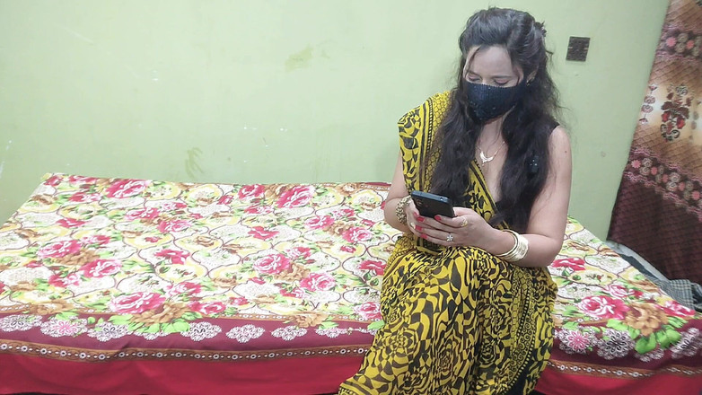 Pakistani CoupleX: Une tatie indienne desi sexy appelle son copain à la maison...