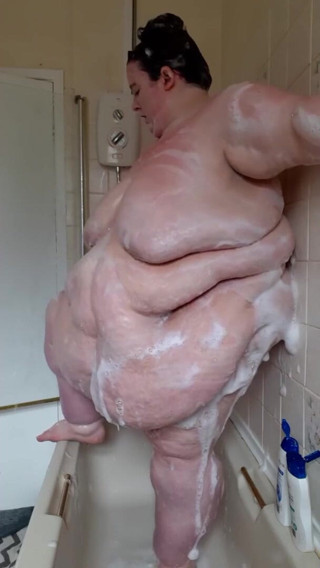 SSBBWLadyBrads: Duża gruba bogini myje się