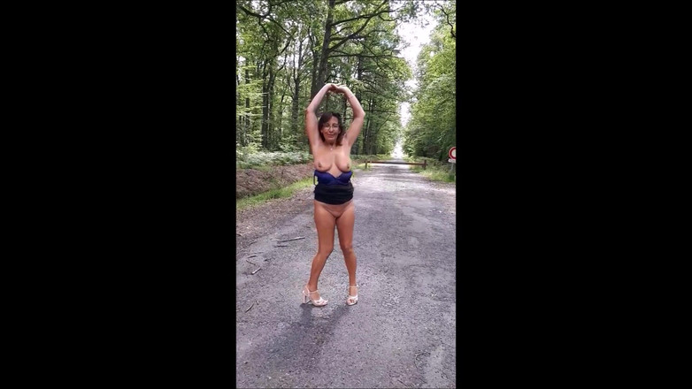 Intim422a: Noémie Exhib Naughty