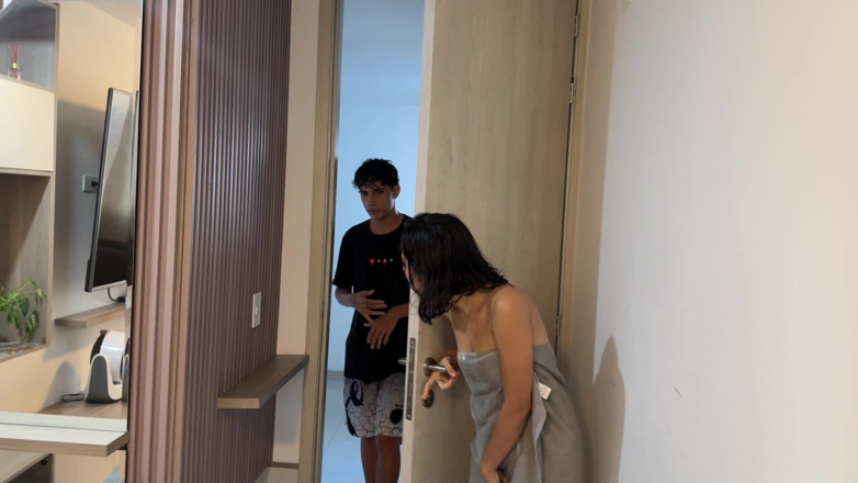 BritannySexxx: Suami cuckold saya tidak tahu bahawa kawan baiknya menangkap saya...