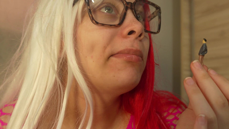 AmayaMori: La sorellastra gigantessa mastica una gomma e poi spompina la...