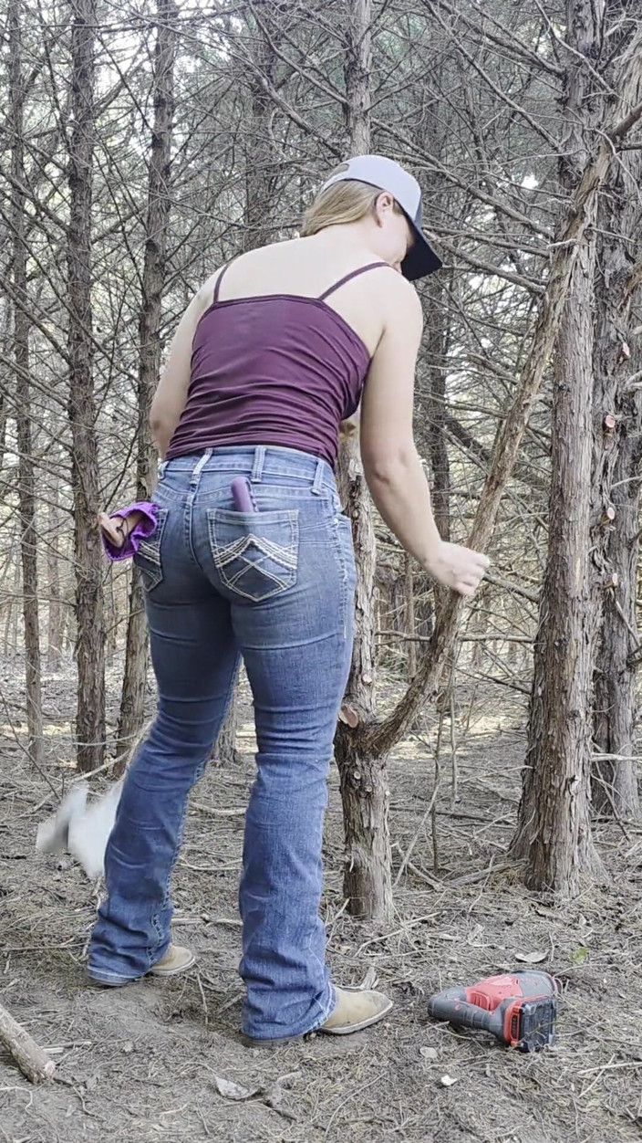 NaughtyRedFarmgirl: Tóc đỏ đụ âm hộ trong rừng phun nước khắp nơi