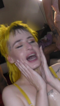 Debutto Bukkake facciale per lana banana