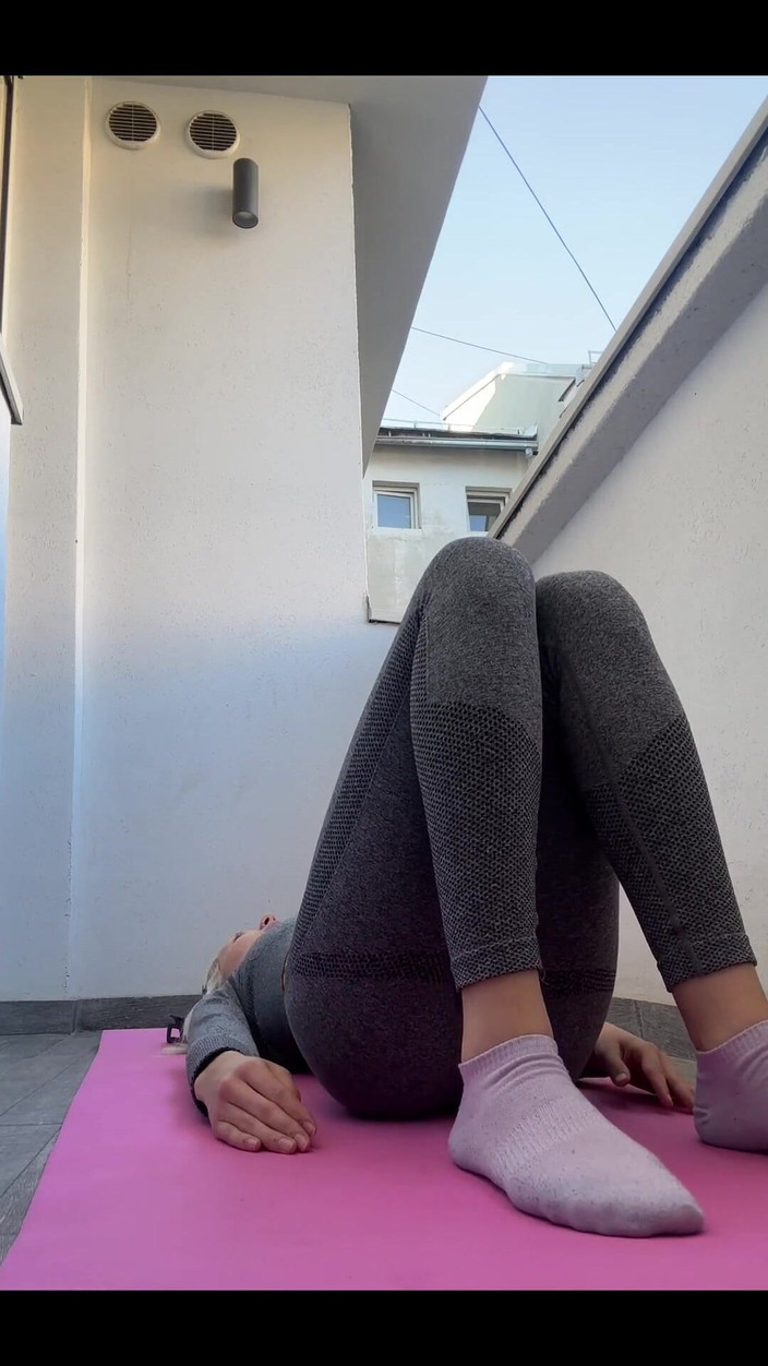 Rany Thompson: Немного растяжки перед тем, как начать поток