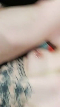 La piccola bionda sid è una troia anale che adora farsi riempire i suoi buchi stretti