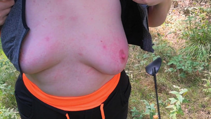 Bouncy Tits Action: Chicotadas nos peitos na floresta 267