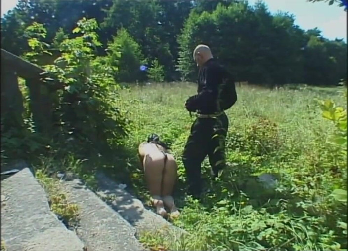 Absolute BDSM films - The original: Humilhante depilação com cera na buceta