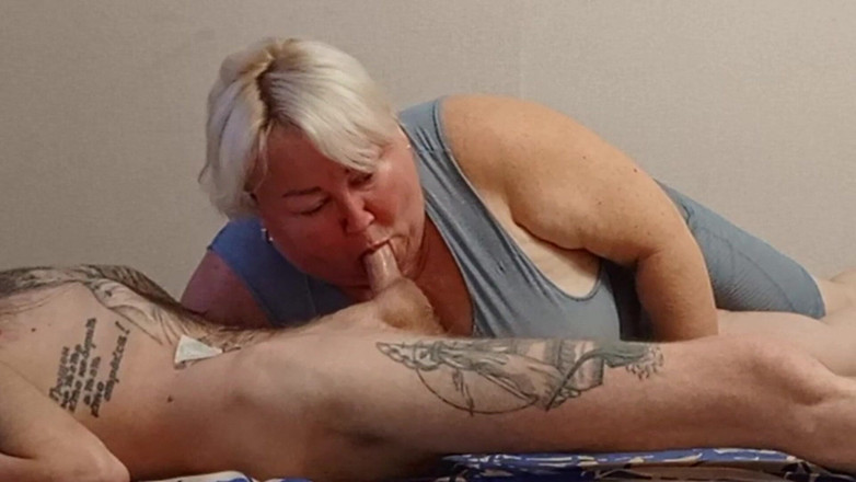 Zona901: Komşu ağzına ateşli dölle boşalmama bayılıyor