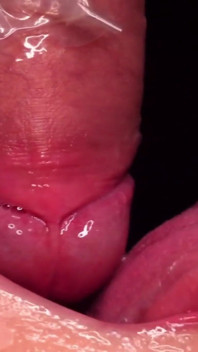 Il miglior pompino di mungitura con preservativo! Ha rotto il preservativo e ha ottenuto tutto sperma in bocca! Asmr succhia