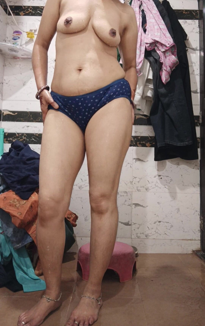 Priyahot77: Priya bhabi spettacolo mattutino di un gran culo caldo