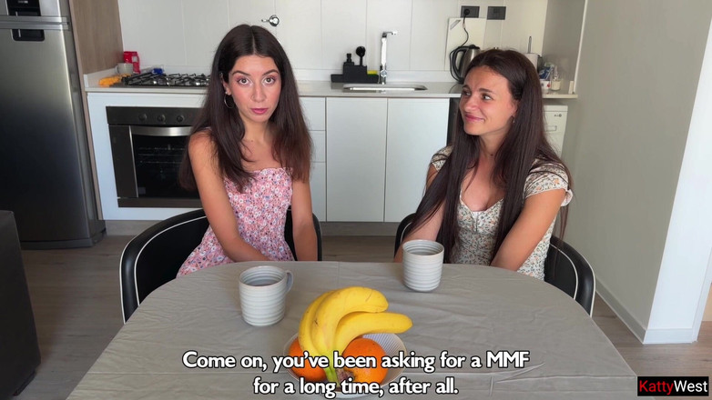 Katty West: Lelaki Bertuah Meniduri Teman Wanitanya Dan Teman Wanitanya - Threesome Kissing...