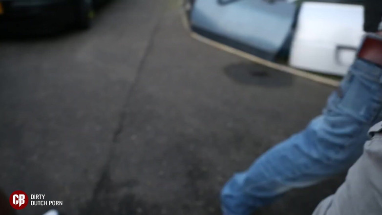 Cumbizz: Holländsk tonåringslut utomhus blowbang och cumswallowe