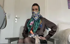 Başörtüsü ve kumaş maske takma - bugün mastürbasyon görevindesin!