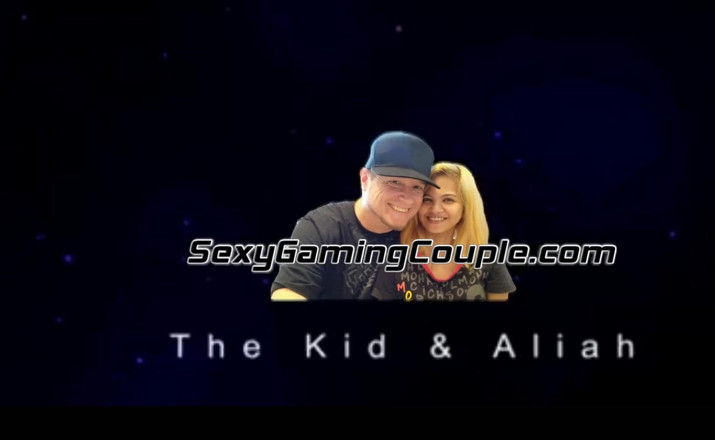 SexyGamingCouple: Soția însărcinată se pișă pe pasajul suprateran