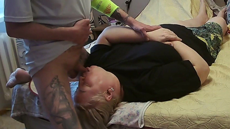 Zona901: 撸管我的鸡巴射在我女朋友身上